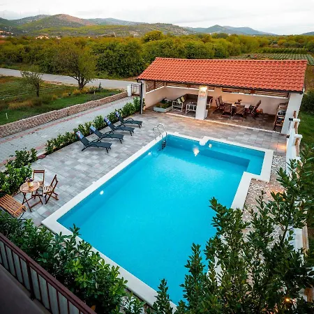 Apartment Dalmatian Pool&grill House *