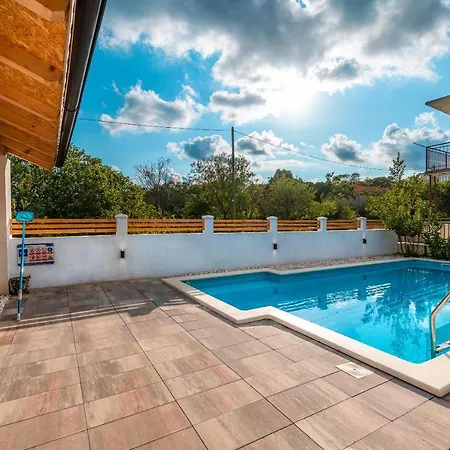 Dalmatian Pool&grill House Apartment