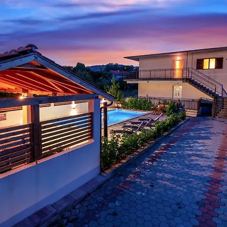 Apartment Dalmatian Pool&grill House
