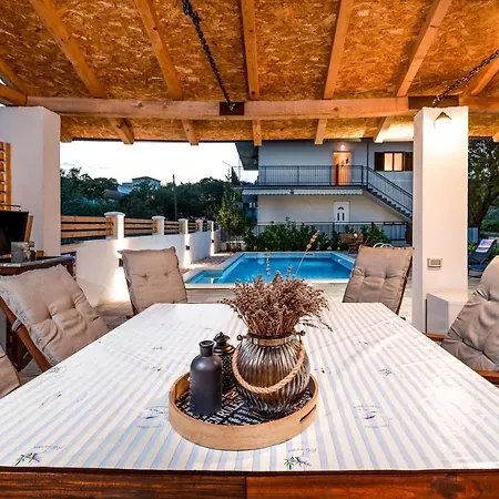 Dalmatian Pool&grill House Apartment *