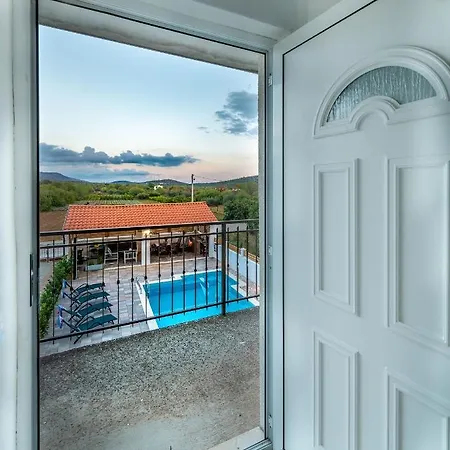 Dalmatian Pool&grill House * Gustirna