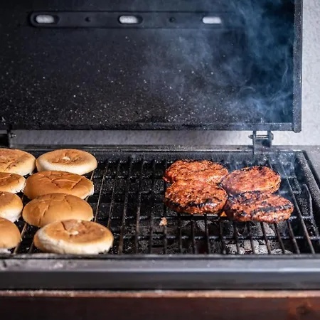 Dalmatian Pool&grill House *