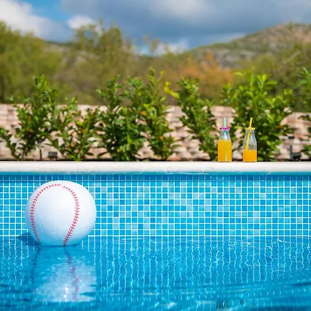 Apartment Dalmatian Pool&grill House Gustirna