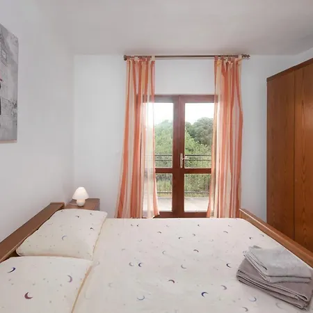 Dalmatian Pool&grill House Apartment Gustirna