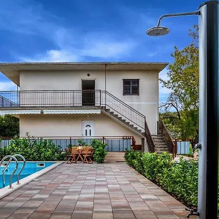 Dalmatian Pool&grill House Apartment *