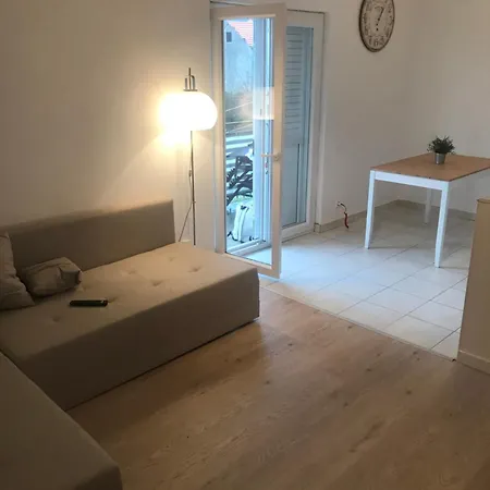 Dalmatian Pool&grill House Apartment Gustirna