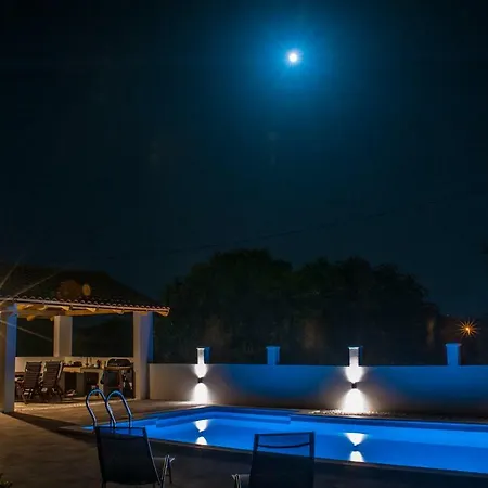 Apartment Dalmatian Pool&grill House