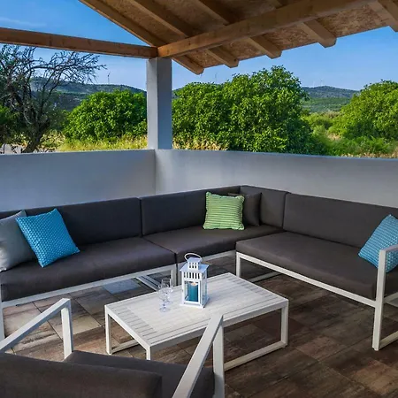 Dalmatian Pool&grill House *