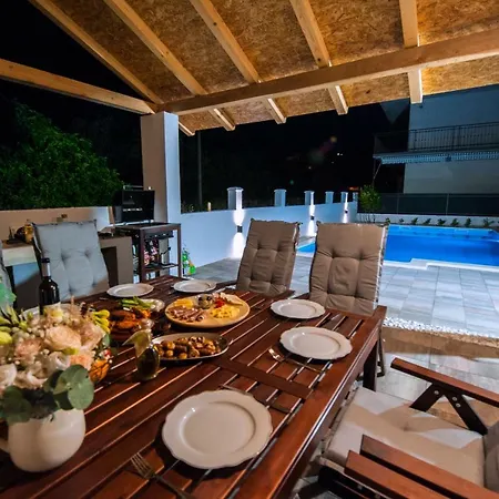 Dalmatian Pool&grill House Apartment